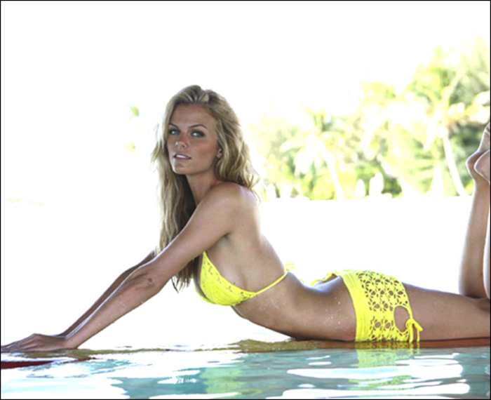 Brooklyn Decker in the Maldives, 2010 :: Walter Iooss Jr./SI